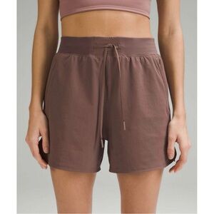 Lululemon Size 12 License to Train High-Rise
Short 4" Dark Oxide